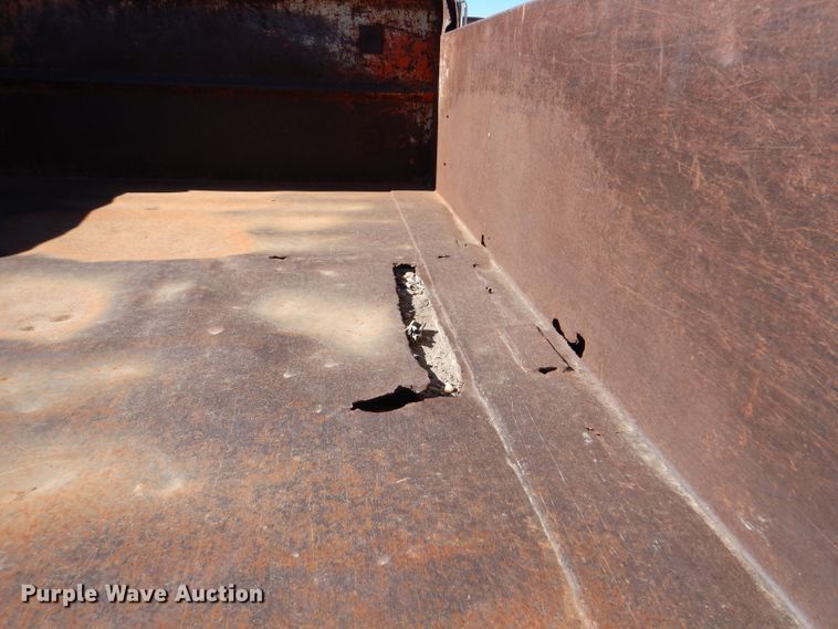 image for item DJ7541 1984 International 1754  dump truck