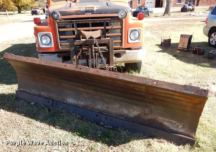 image for item DJ7541 1984 International 1754  dump truck