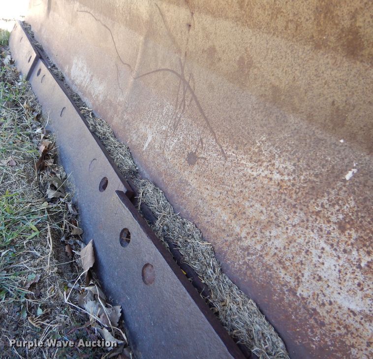 image for item DJ7541 1984 International 1754  dump truck