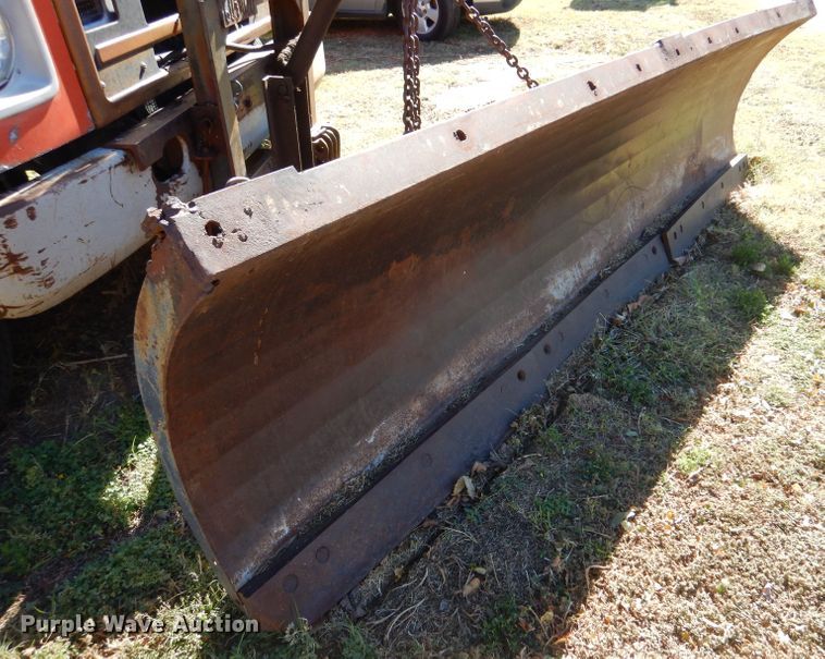 image for item DJ7541 1984 International 1754  dump truck