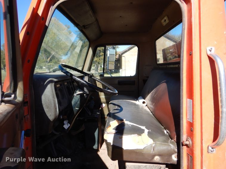 image for item DJ7541 1984 International 1754  dump truck