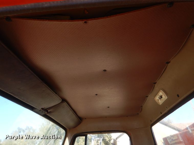 image for item DJ7541 1984 International 1754  dump truck