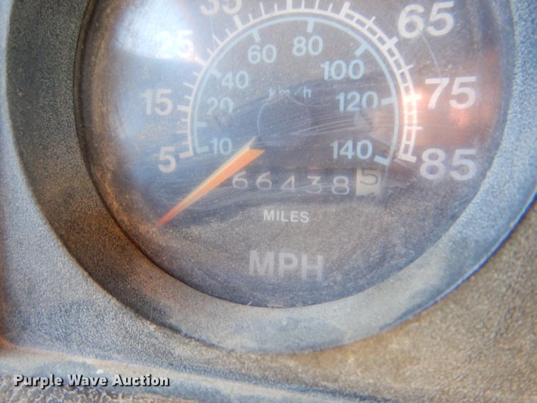 image for item DJ7541 1984 International 1754  dump truck