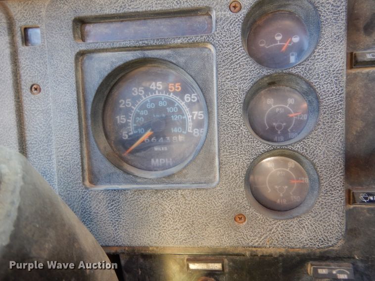 image for item DJ7541 1984 International 1754  dump truck