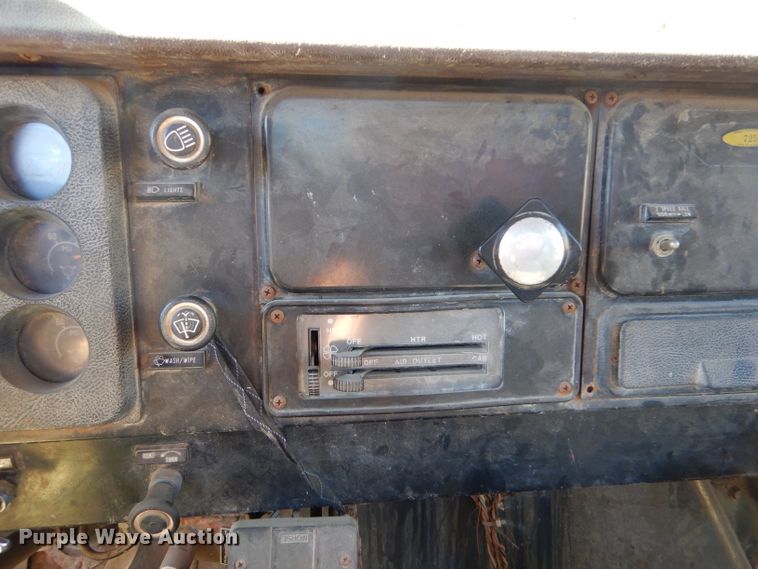 image for item DJ7541 1984 International 1754  dump truck