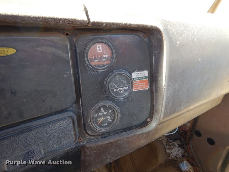 image for item DJ7541 1984 International 1754  dump truck