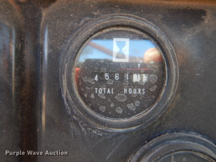 image for item DJ7541 1984 International 1754  dump truck