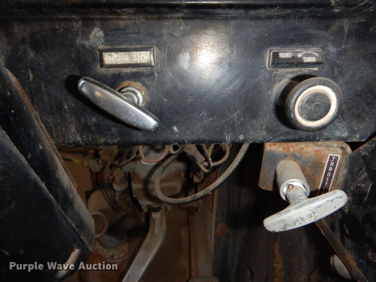 image for item DJ7541 1984 International 1754  dump truck