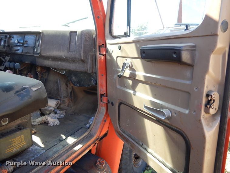 image for item DJ7541 1984 International 1754  dump truck