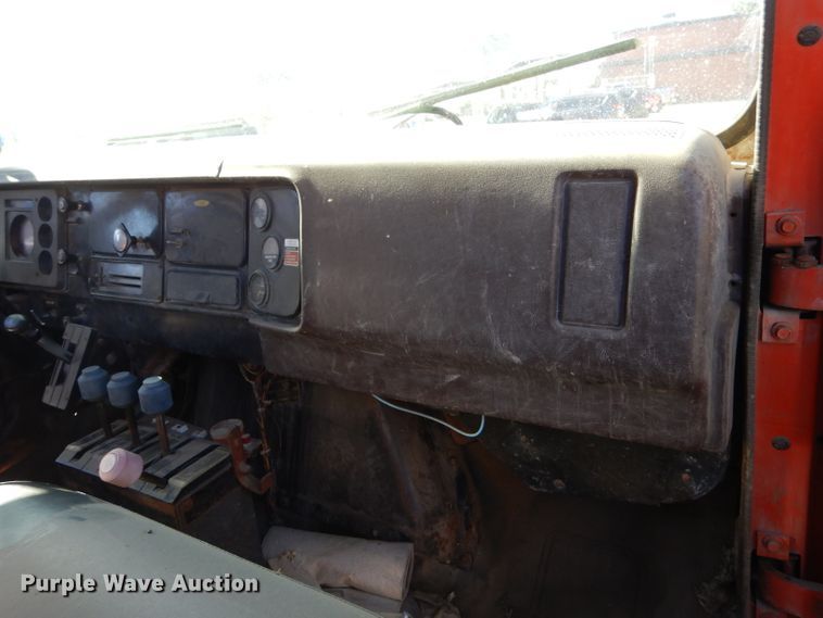 image for item DJ7541 1984 International 1754  dump truck