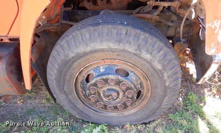 image for item DJ7541 1984 International 1754  dump truck