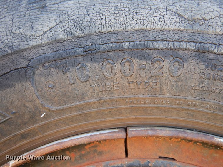 image for item DJ7541 1984 International 1754  dump truck