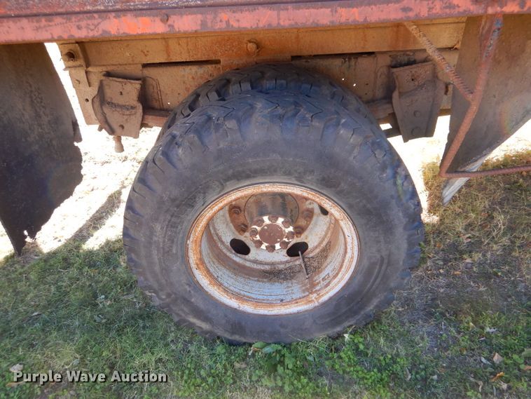 image for item DJ7541 1984 International 1754  dump truck