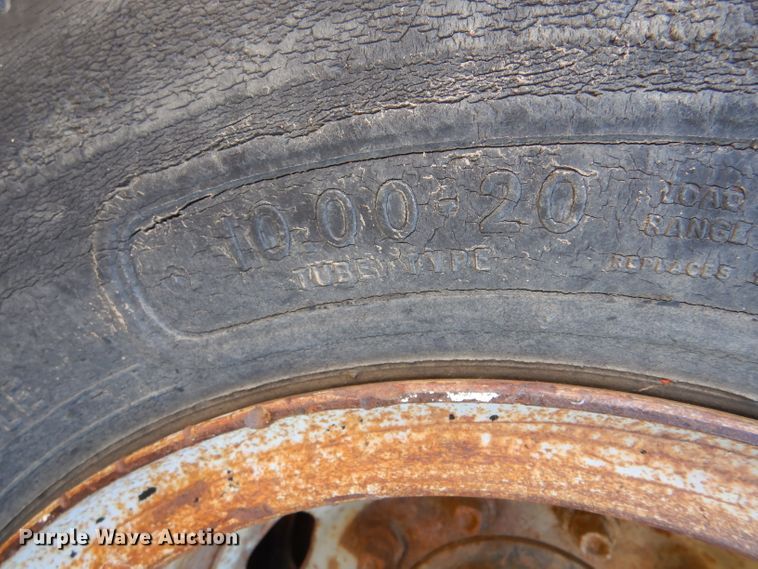 image for item DJ7541 1984 International 1754  dump truck