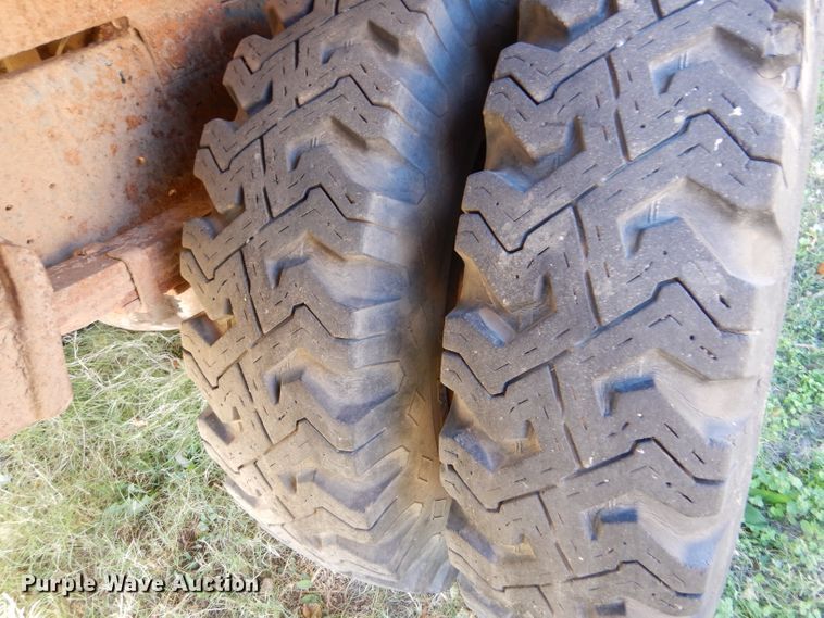 image for item DJ7541 1984 International 1754  dump truck