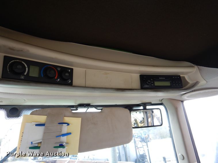 image for item DK1294 2006 John Deere 7220  MFWD tractor