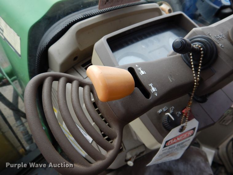 image for item DK1294 2006 John Deere 7220  MFWD tractor