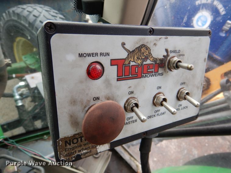 image for item DK1294 2006 John Deere 7220  MFWD tractor