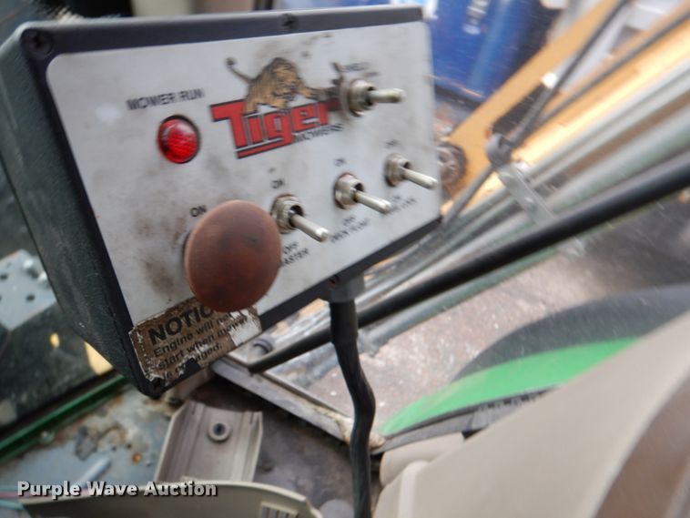 image for item DK1294 2006 John Deere 7220  MFWD tractor