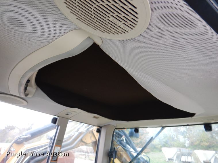 image for item DK1294 2006 John Deere 7220  MFWD tractor