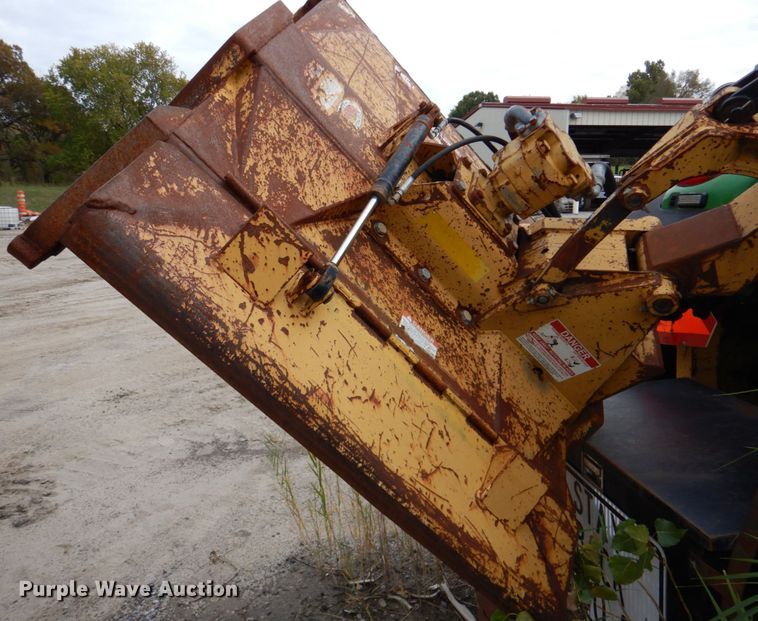 image for item DK1294 2006 John Deere 7220  MFWD tractor