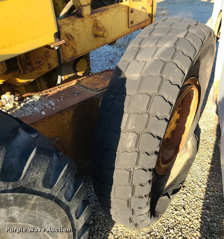 image for item DK1308 1985 Caterpillar 12G  motor grader