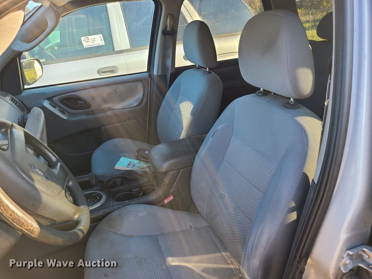 image for item DK1310 2005 Ford Escape  SUV