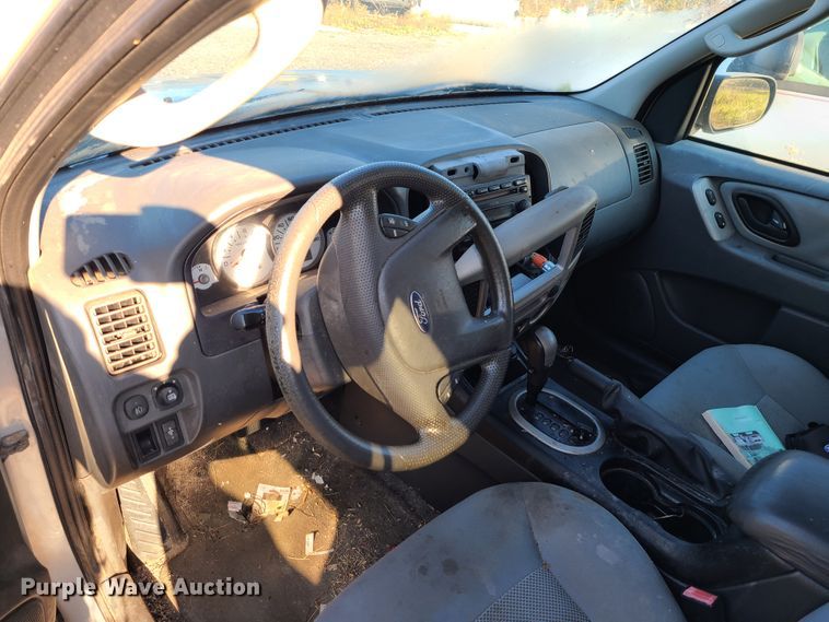 image for item DK1310 2005 Ford Escape  SUV