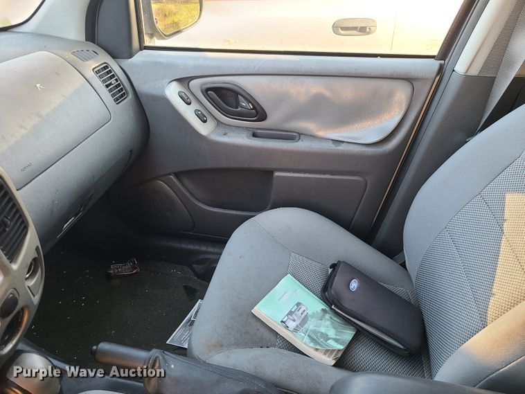 image for item DK1310 2005 Ford Escape  SUV