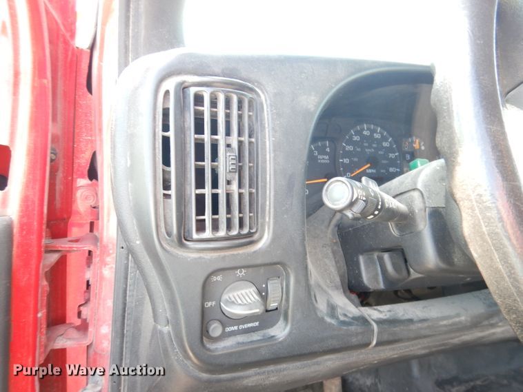 image for item DK3105 2004 GMC C8500  pumper fire truck