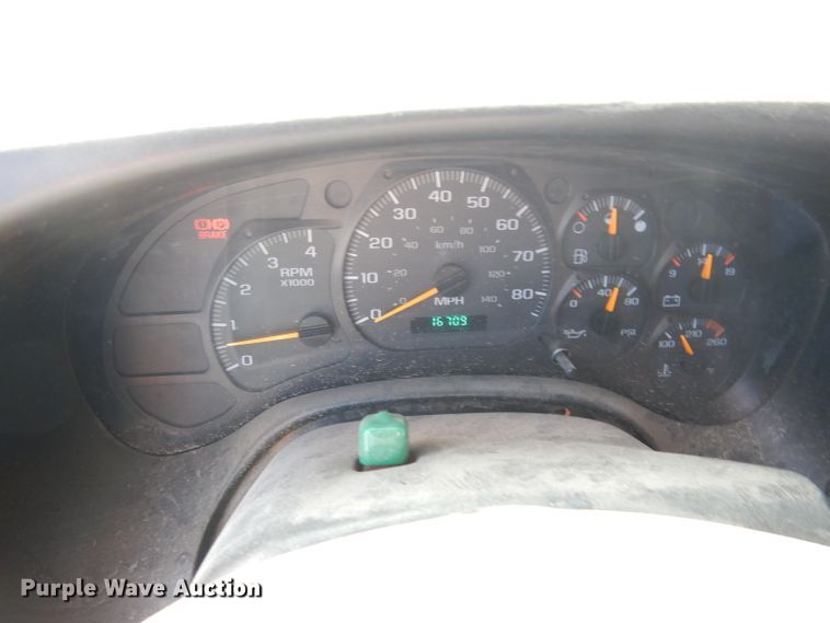 image for item DK3105 2004 GMC C8500  pumper fire truck