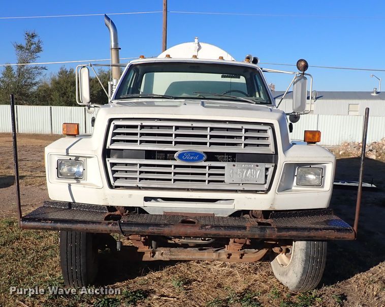 image for item DL6139 1994 Ford F800  water truck
