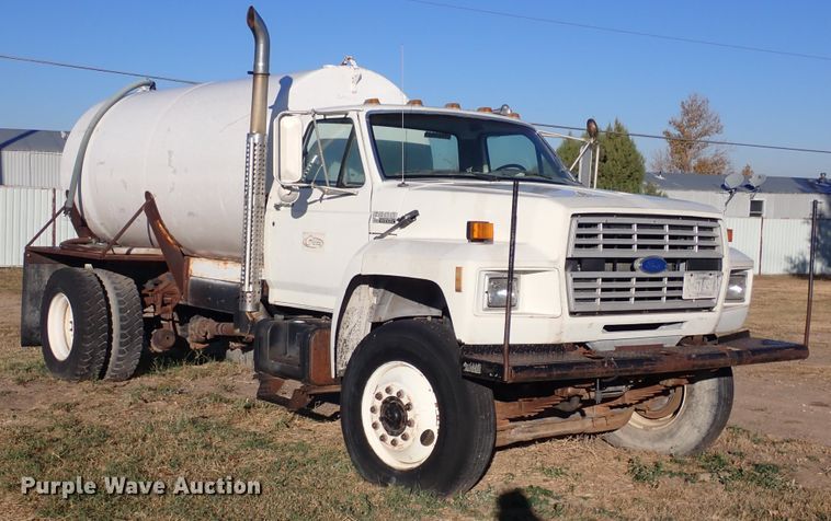 image for item DL6139 1994 Ford F800  water truck