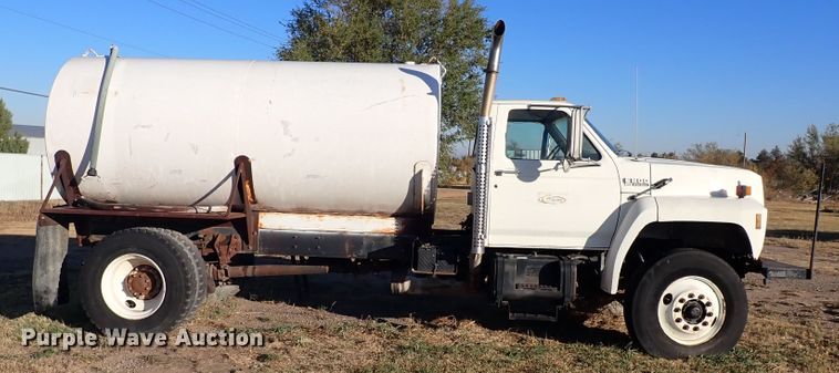 image for item DL6139 1994 Ford F800  water truck