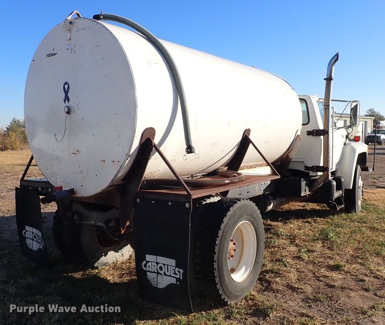 image for item DL6139 1994 Ford F800  water truck