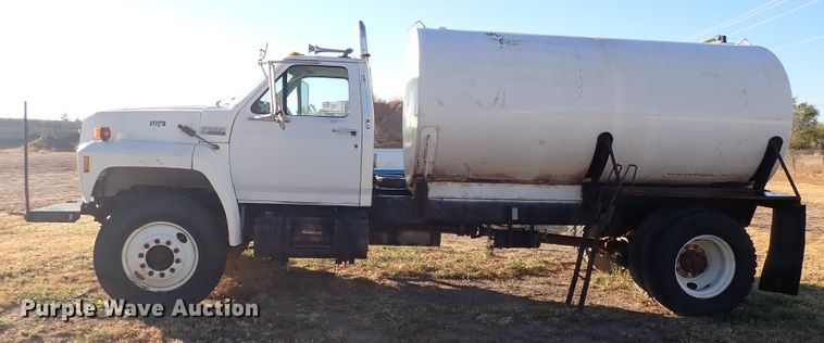 image for item DL6139 1994 Ford F800  water truck