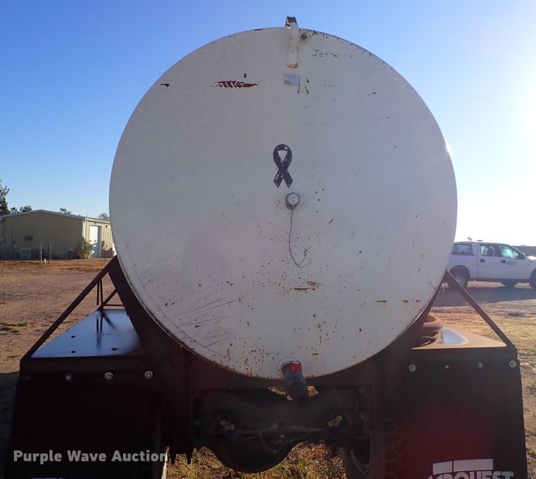 image for item DL6139 1994 Ford F800  water truck