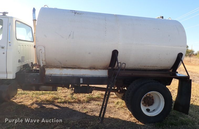 image for item DL6139 1994 Ford F800  water truck