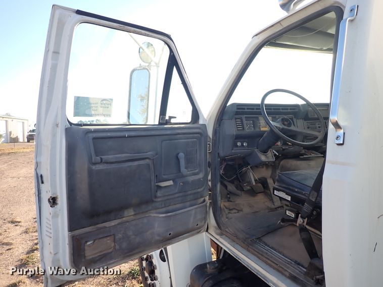 image for item DL6139 1994 Ford F800  water truck