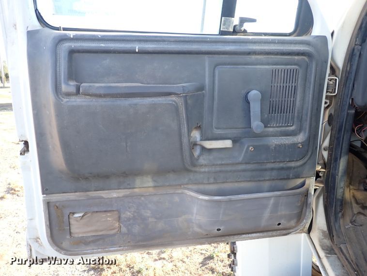 image for item DL6139 1994 Ford F800  water truck