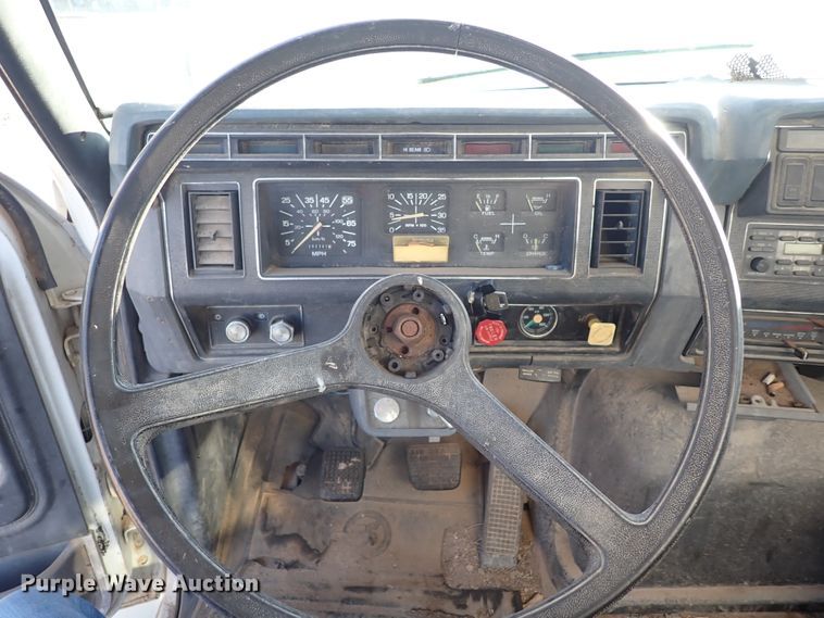 image for item DL6139 1994 Ford F800  water truck