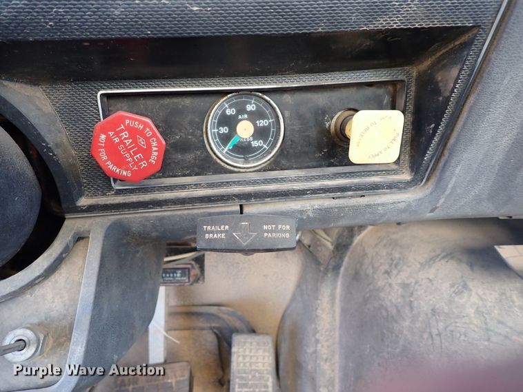 image for item DL6139 1994 Ford F800  water truck