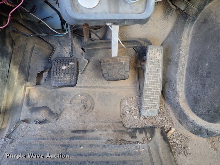 image for item DL6139 1994 Ford F800  water truck