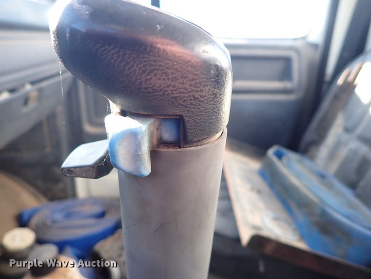 image for item DL6139 1994 Ford F800  water truck