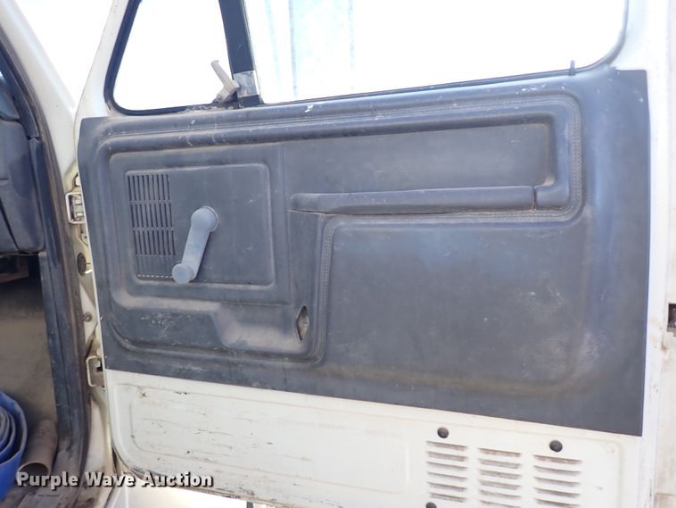 image for item DL6139 1994 Ford F800  water truck