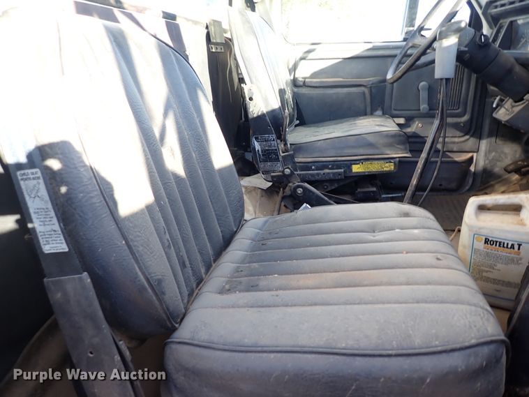 image for item DL6139 1994 Ford F800  water truck