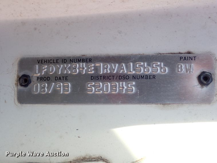 image for item DL6139 1994 Ford F800  water truck