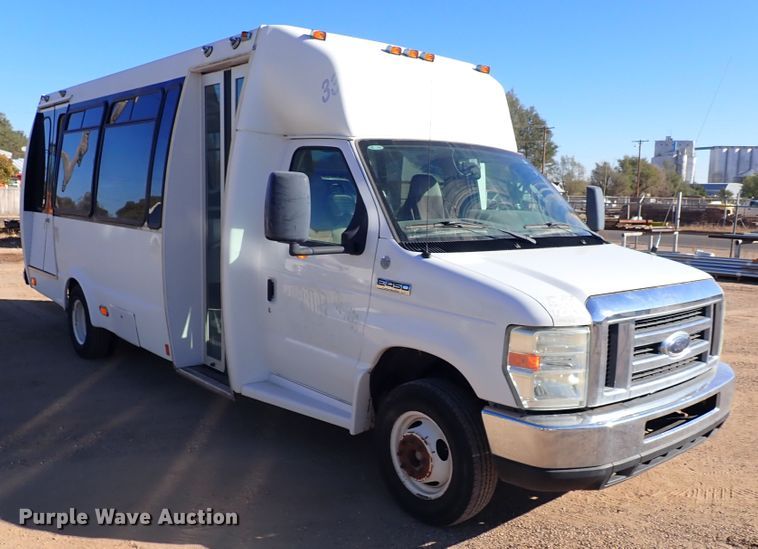 image for item DL6141 2009 Ford Econoline E450  shuttle bus