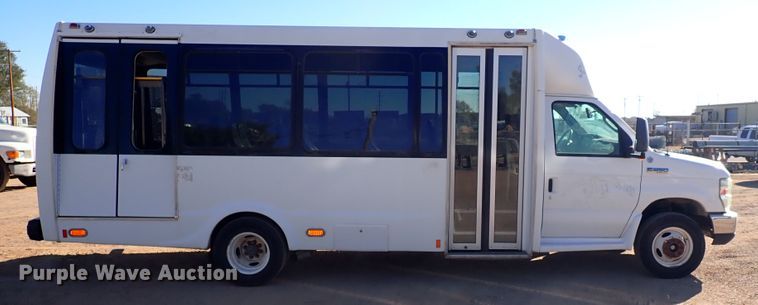 image for item DL6141 2009 Ford Econoline E450  shuttle bus