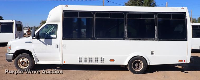image for item DL6141 2009 Ford Econoline E450  shuttle bus